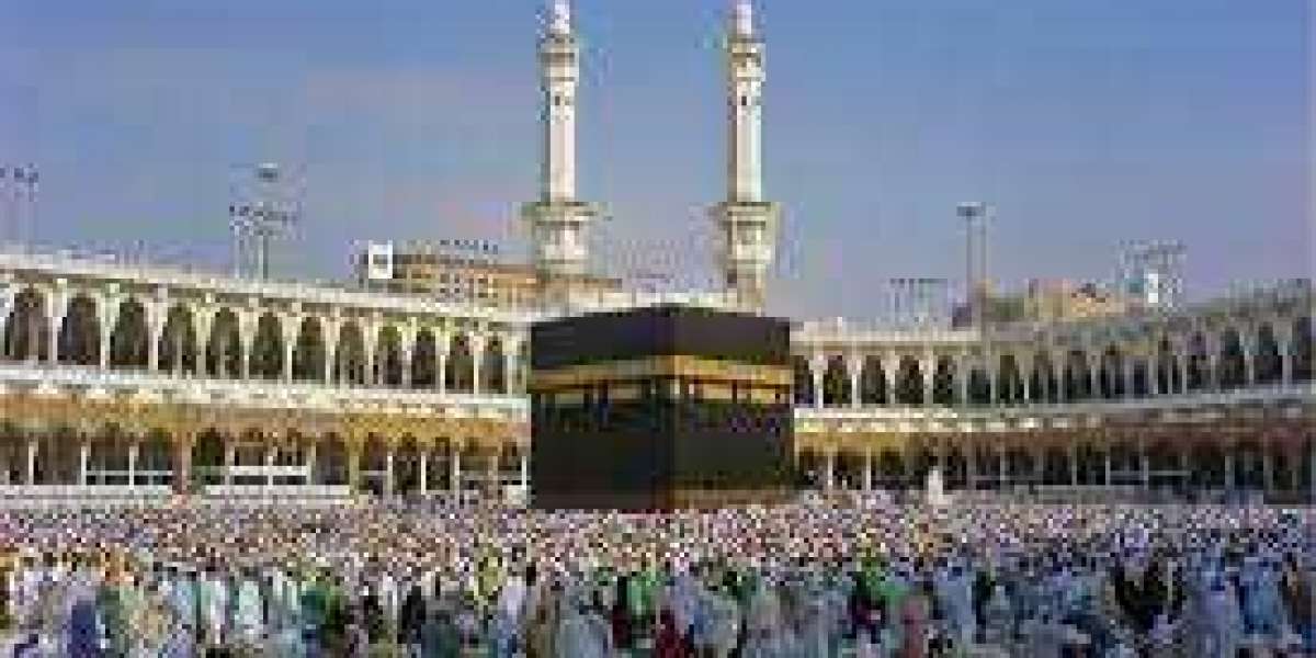 Which month is less crowded for Umrah?
